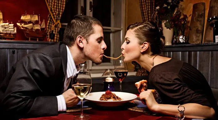 Cena romantica a casa: due per due