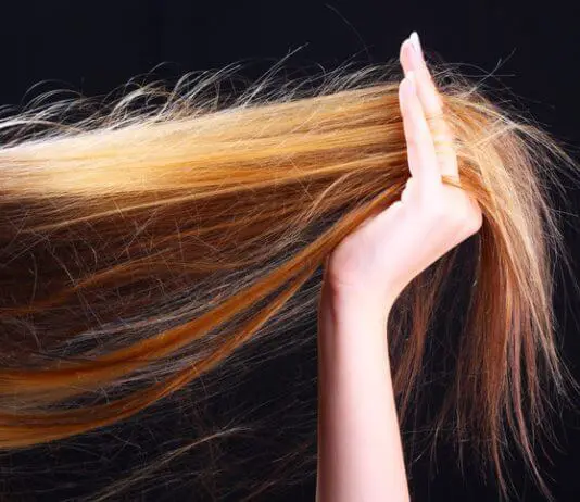 Capelli grassi: 5 fantastici rimedi per capelli unti e sottili Capelli grassi rimedi