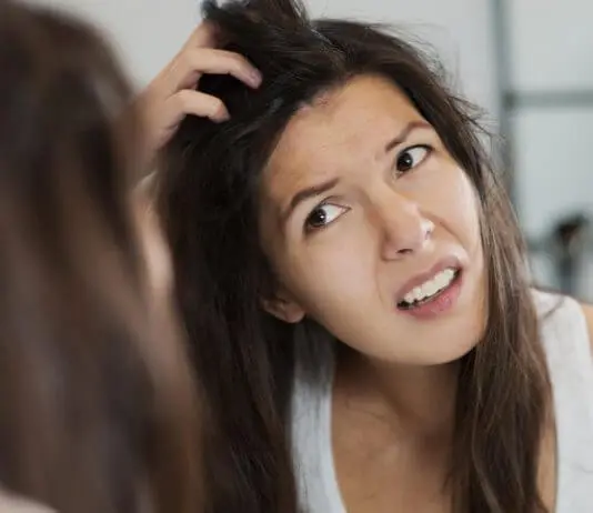 Brufoli in testa: quali sono le cause e come curarli! brufoli in testa cause