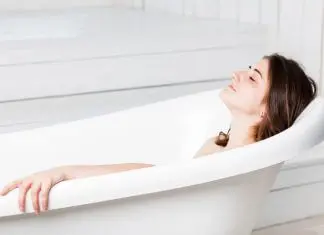 bolle sulla pelle: bolle d'acqua sulla pelle