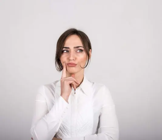 Brufoli tra le sopracciglia: eliminarli velocemente è possibile! brufoli tra le sopracciglia rimedi