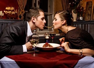 Cena romantica a casa: due per due