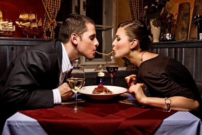 Cena romantica a casa: due per due