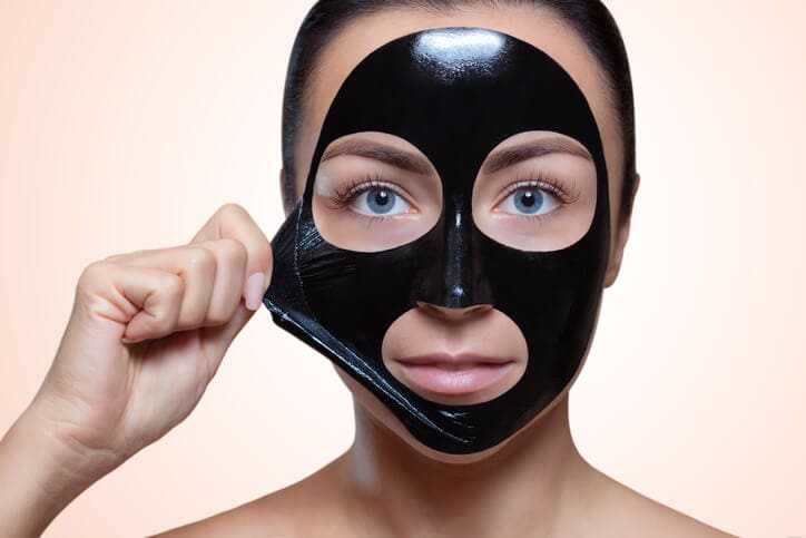 Black mask: la maschera nera viso per combattere punti neri e