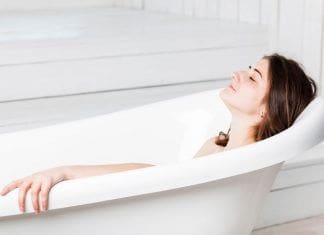 bolle sulla pelle: bolle d'acqua sulla pelle